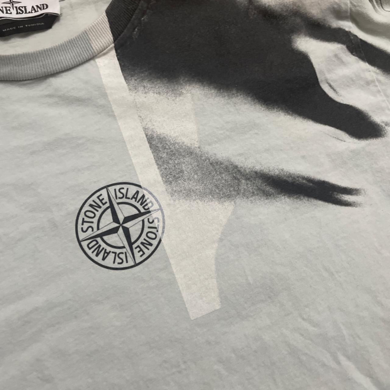 Stone Island Men's Grey T-shirt (2)
