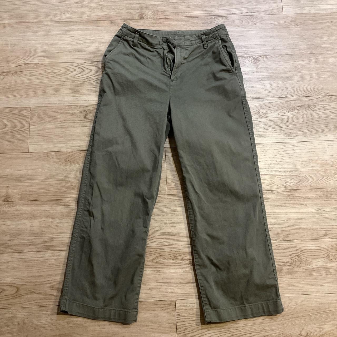 Gap Women's Green and Khaki Trousers Depop