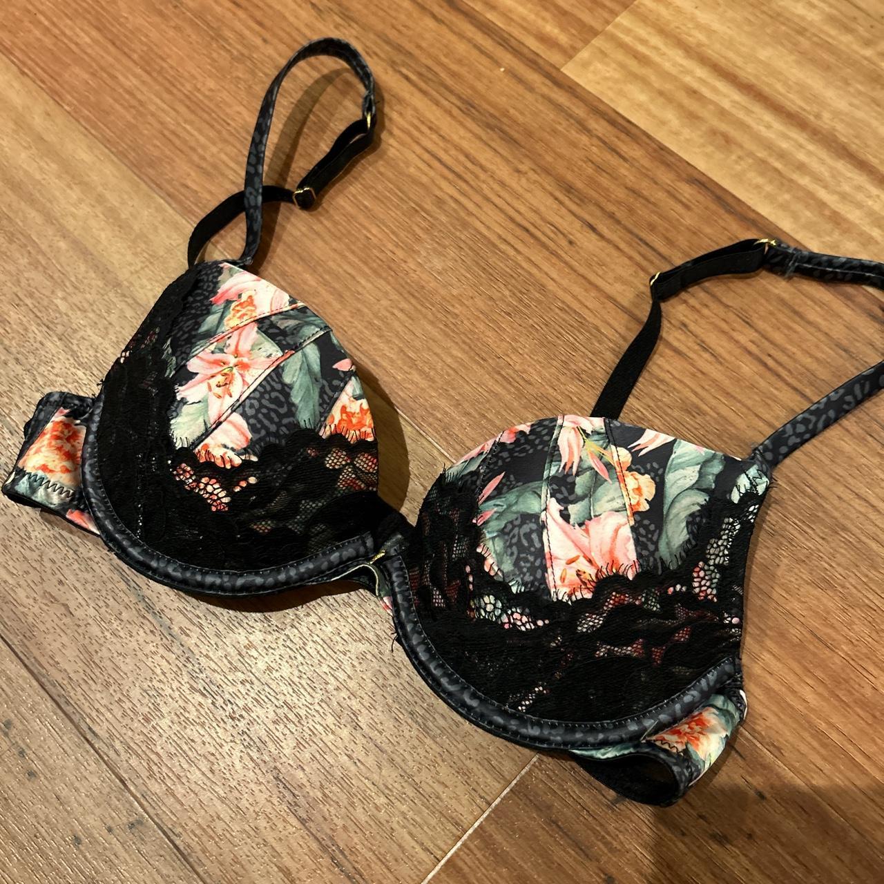 Bras n things 10a - Depop