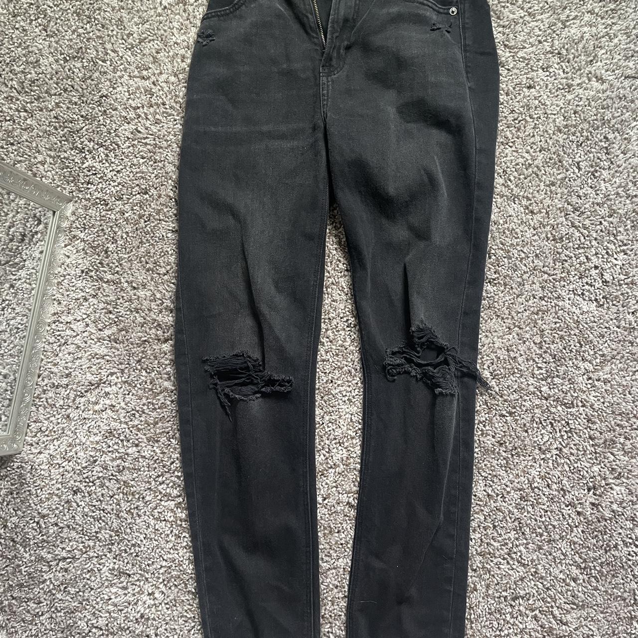 AE black lightly ripped jeans Rips only on