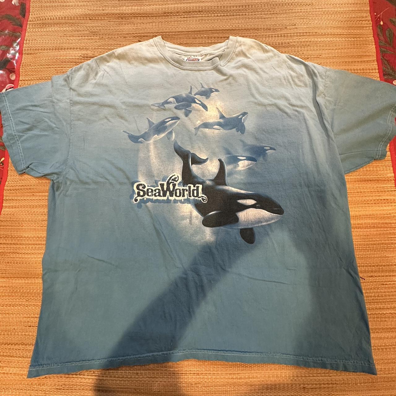 Sea World Killer Whale/ Orca vintage tee-shirt, this...