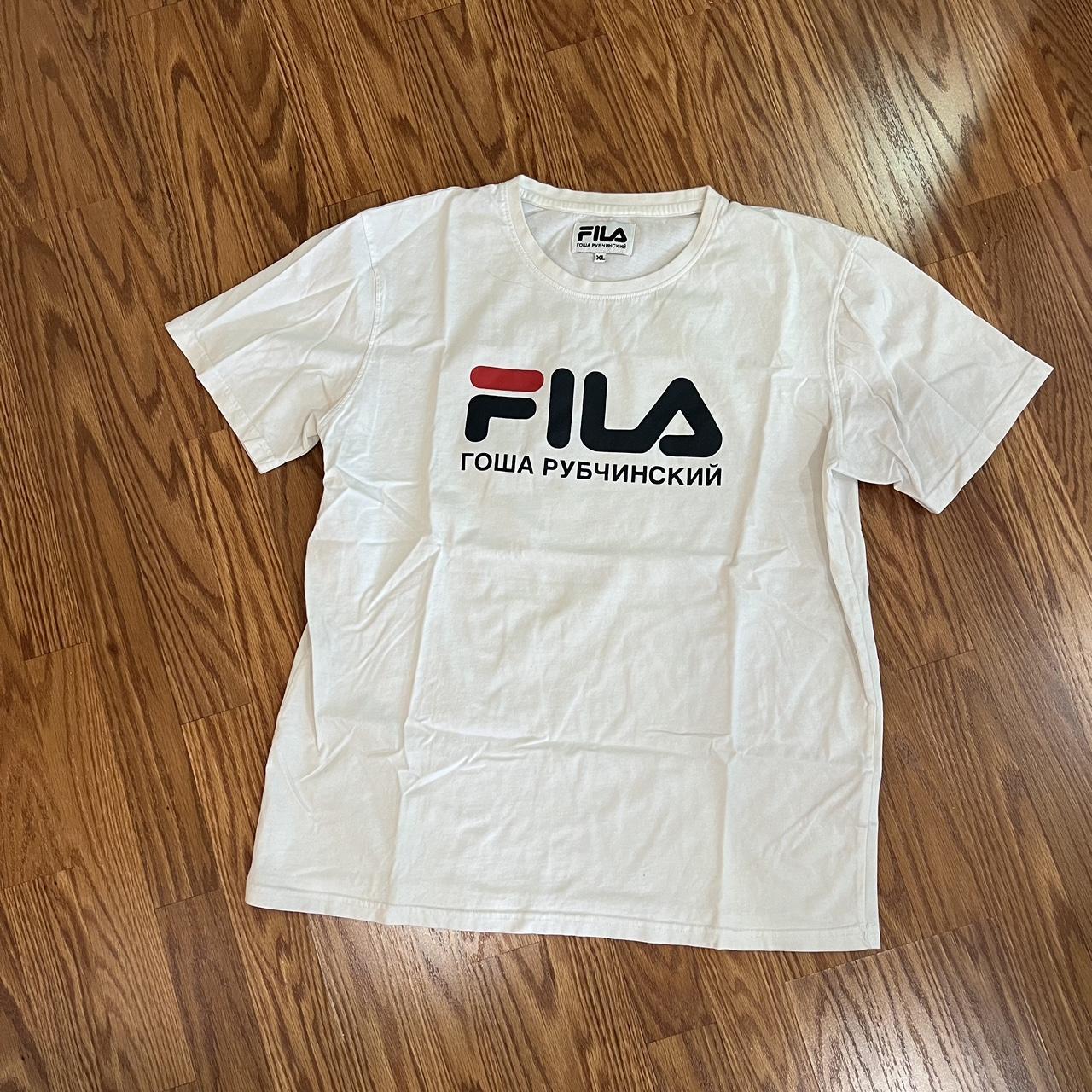 Republik Virksomhedsbeskrivelse underholdning Fila Men's White T-shirt | Depop
