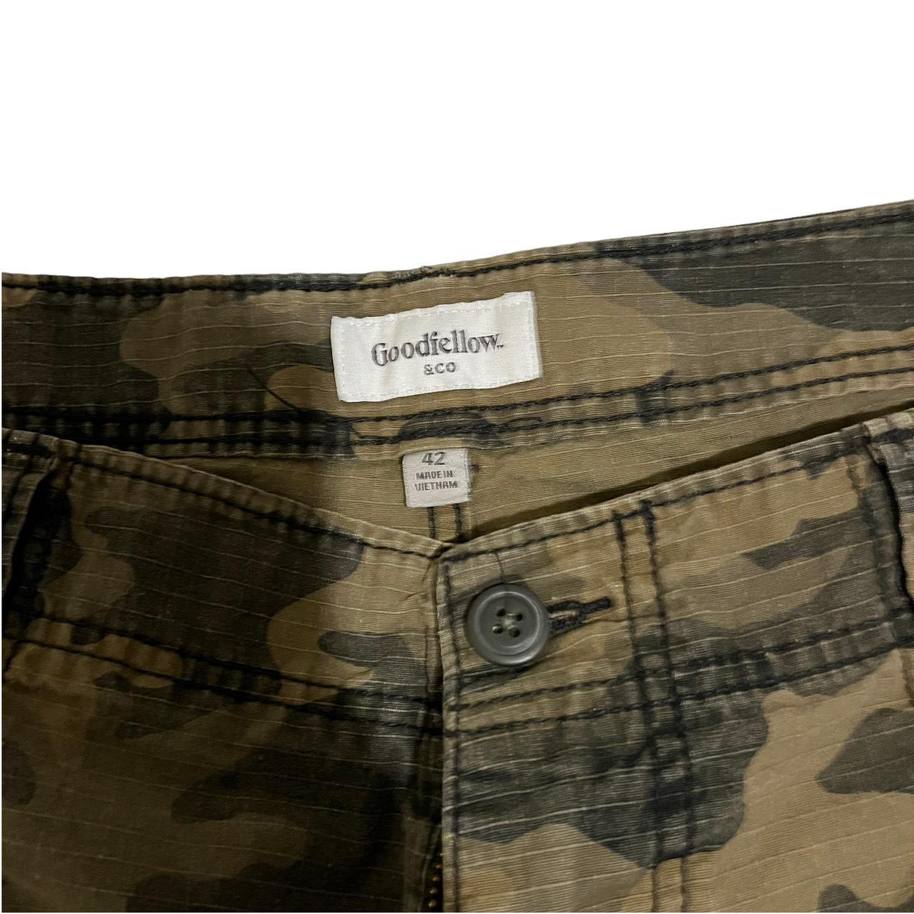 Camo Cargo Baggy Shorts Y2K Men SIZE : 42 ... - Depop