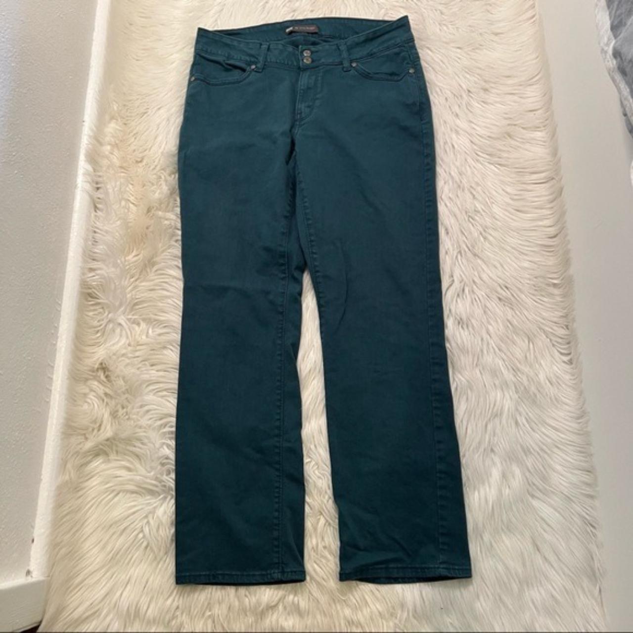 Levi's Women's Blue and Green Jeans | Depop