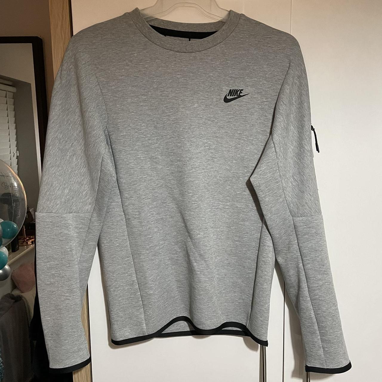 mens grey nike crew sweatshirt