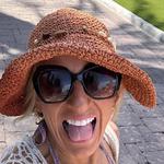 shestheschmitt's profile picture