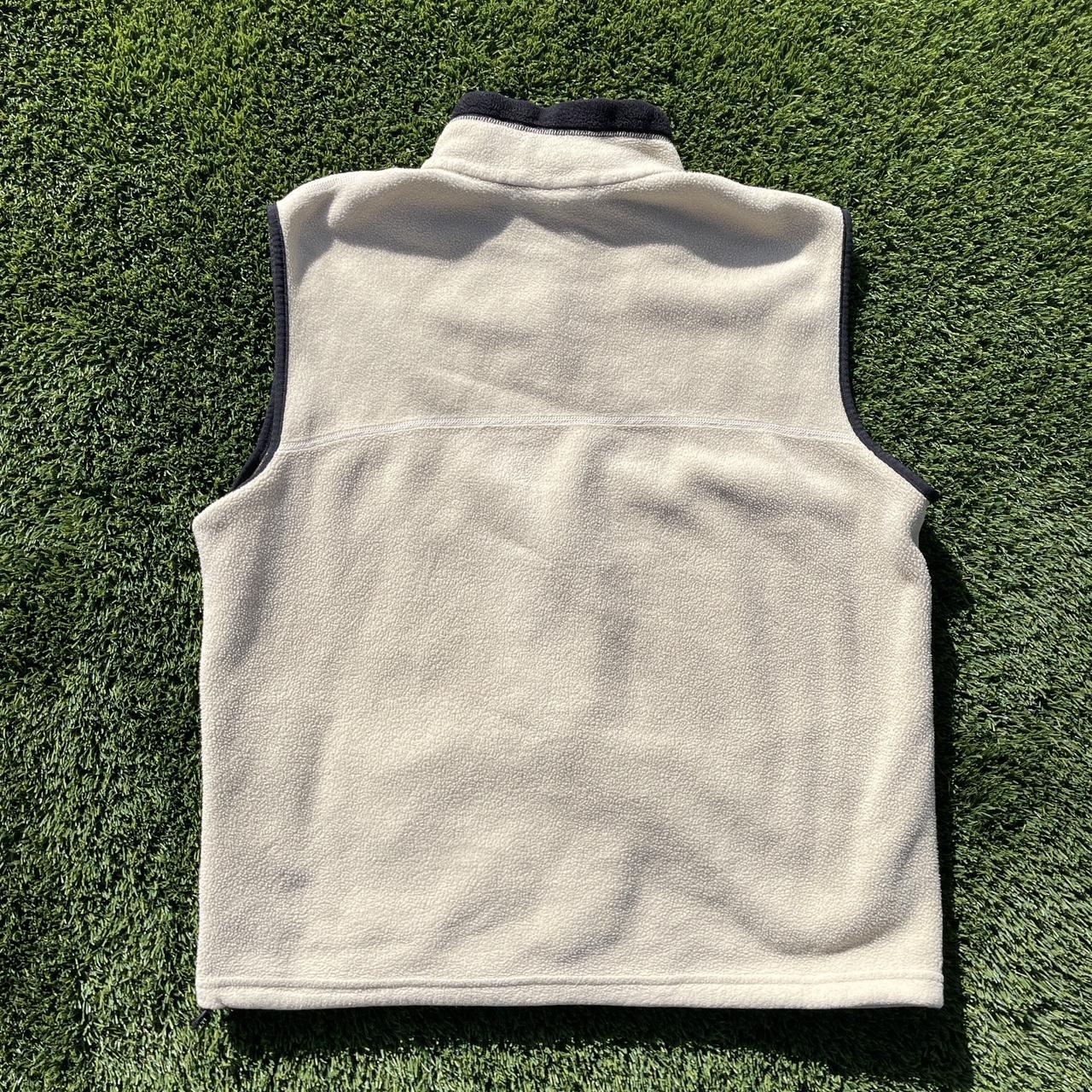 Fleece vest - Depop