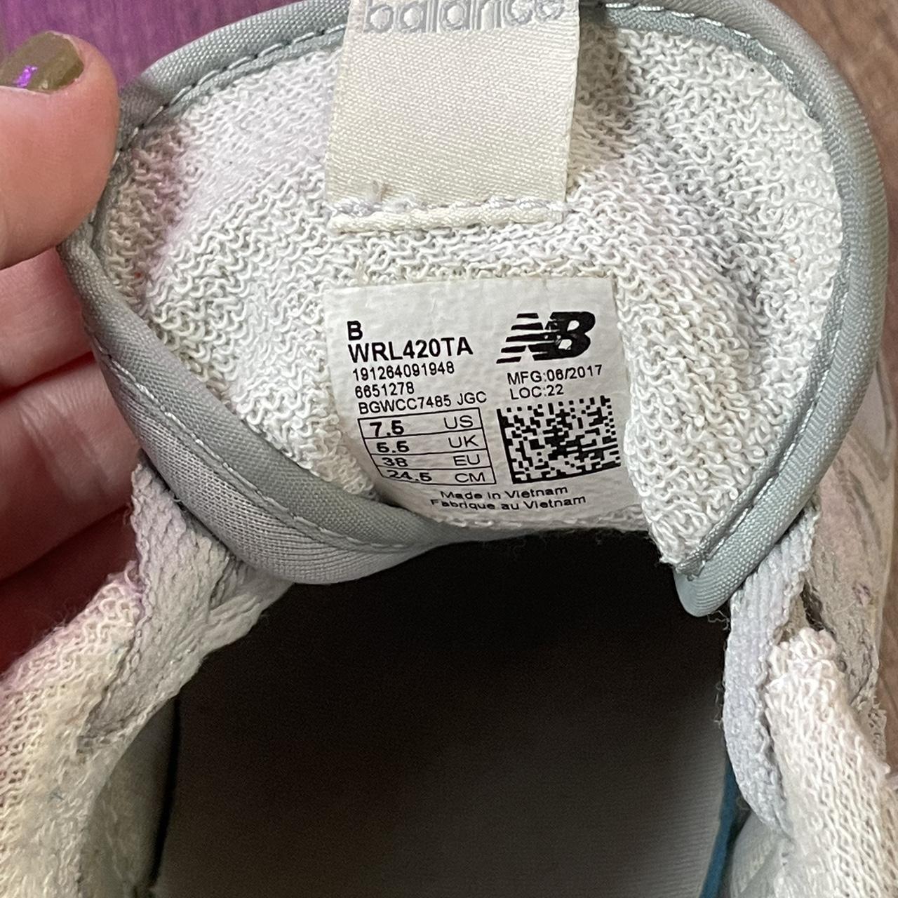 New Balance Women's Grey Trainers (3)