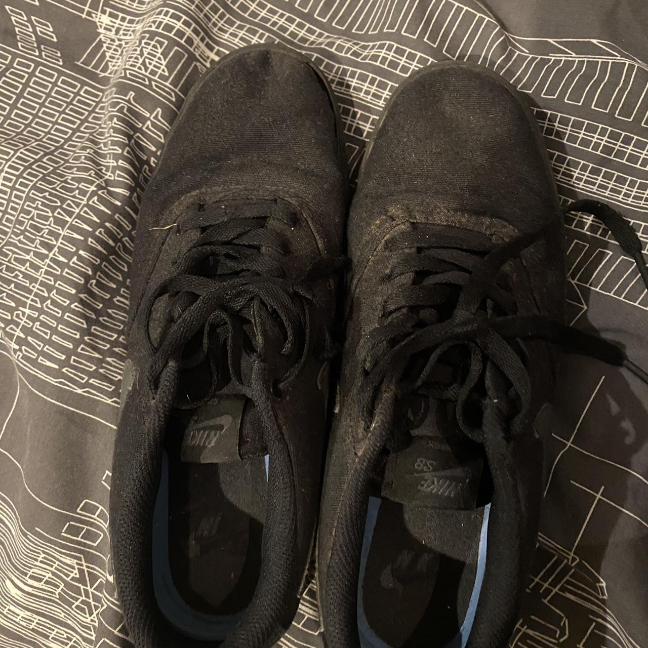 black and grey nike SB size uk 7 - Depop