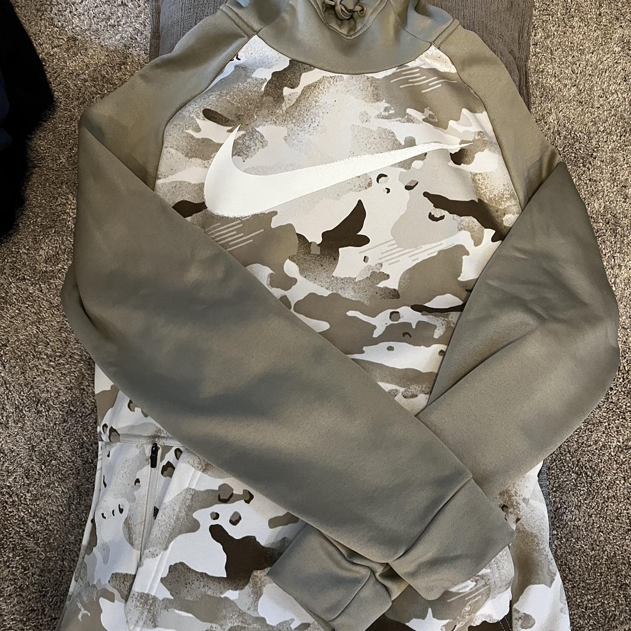 Nike hot sale camo sweatsuit