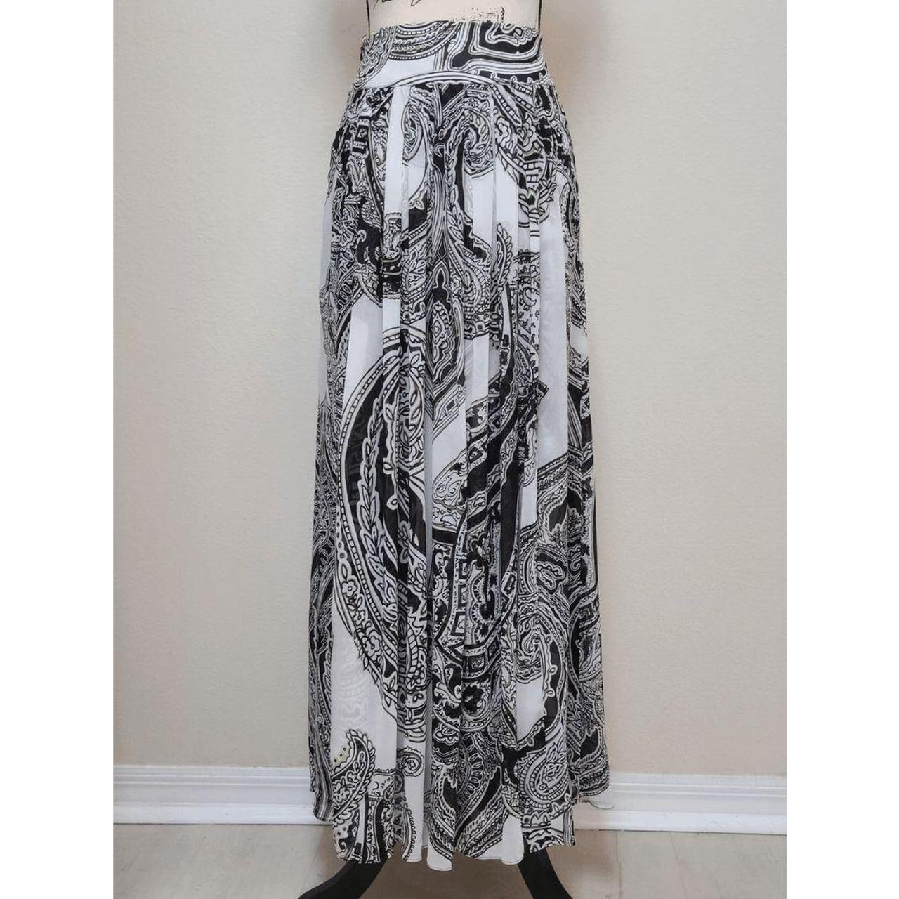 WHITE HOUSE BLACK MARKET Women s pleated large