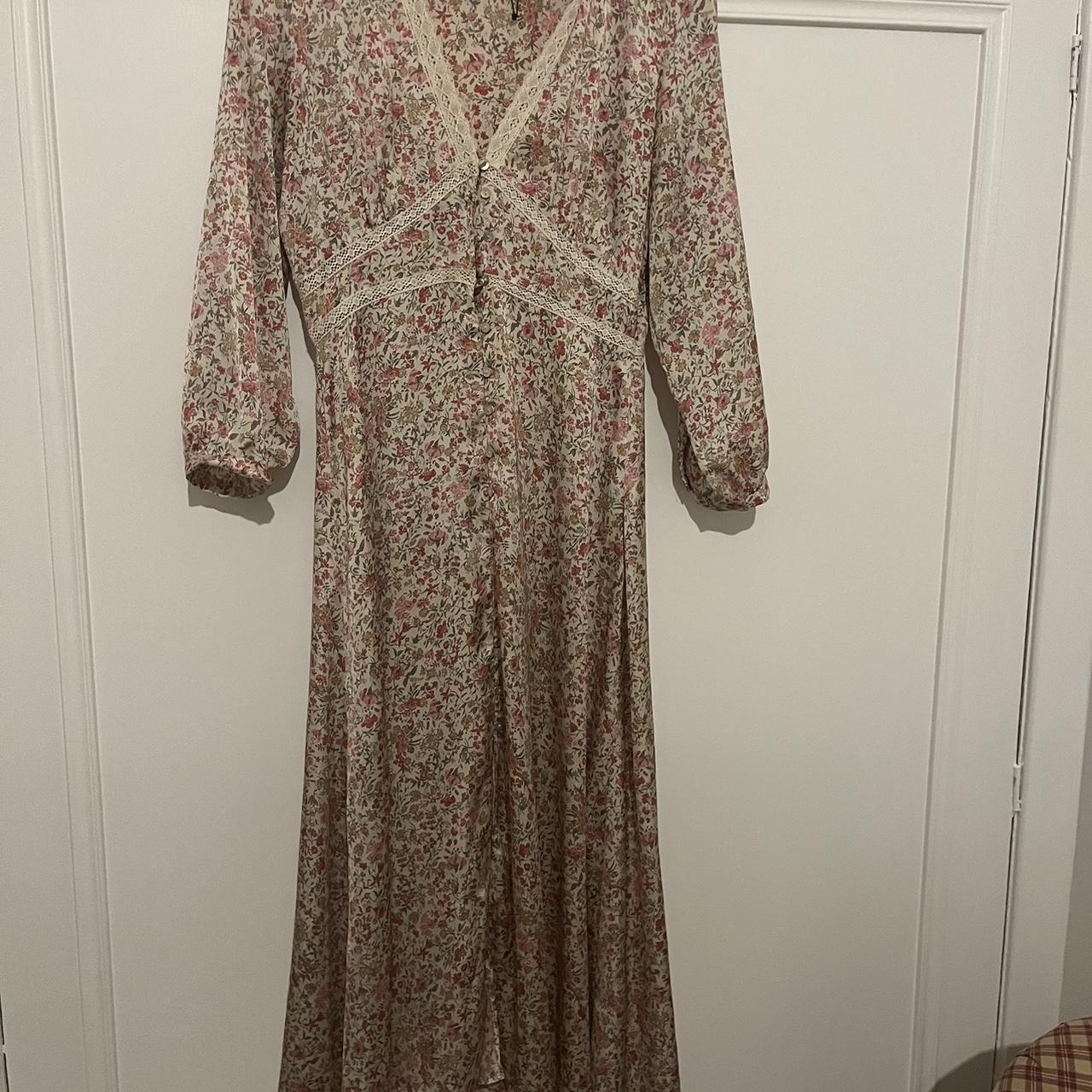 Zara beautiful floral midi dress, worn once. - Depop