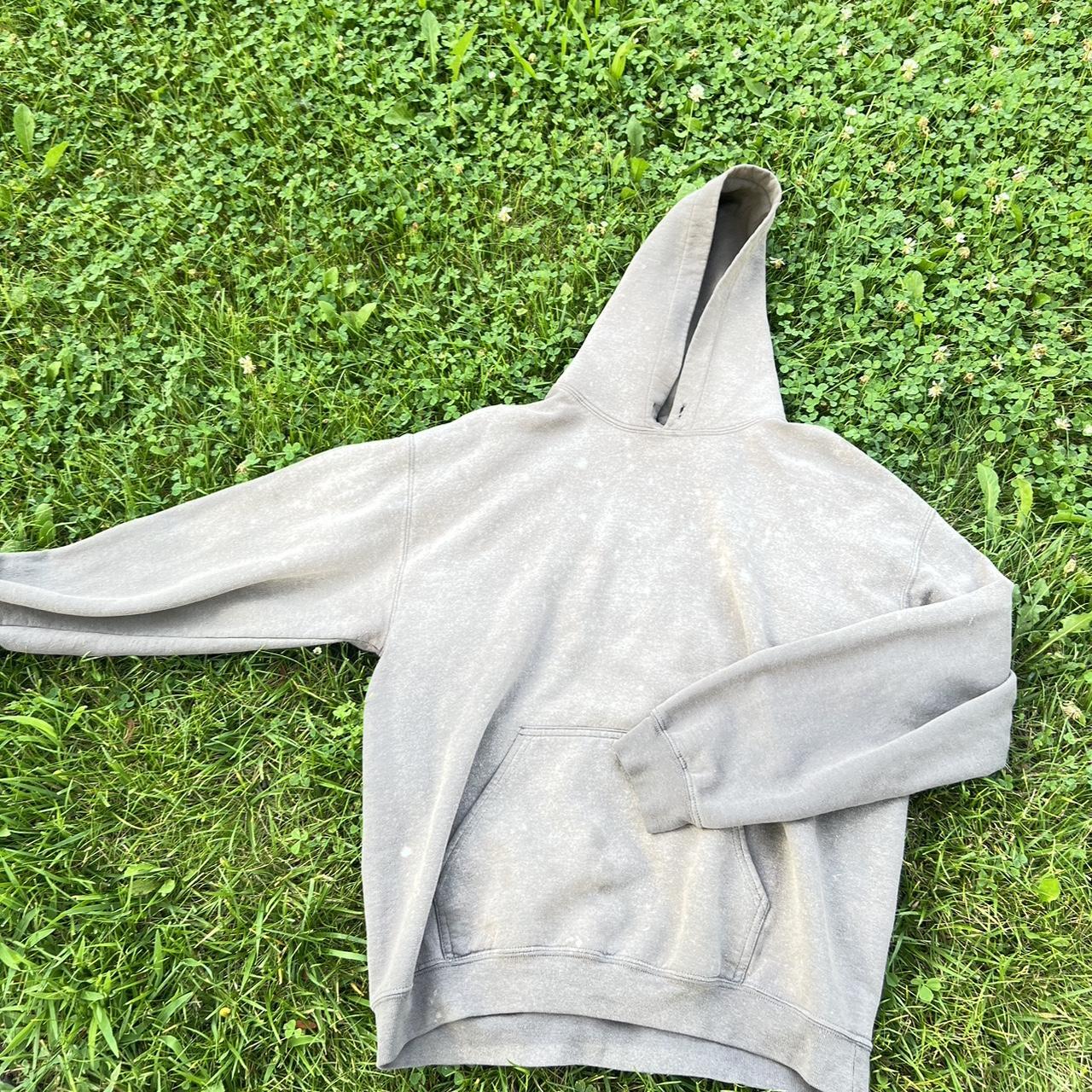 Sun faded Gildan hoodie - Depop