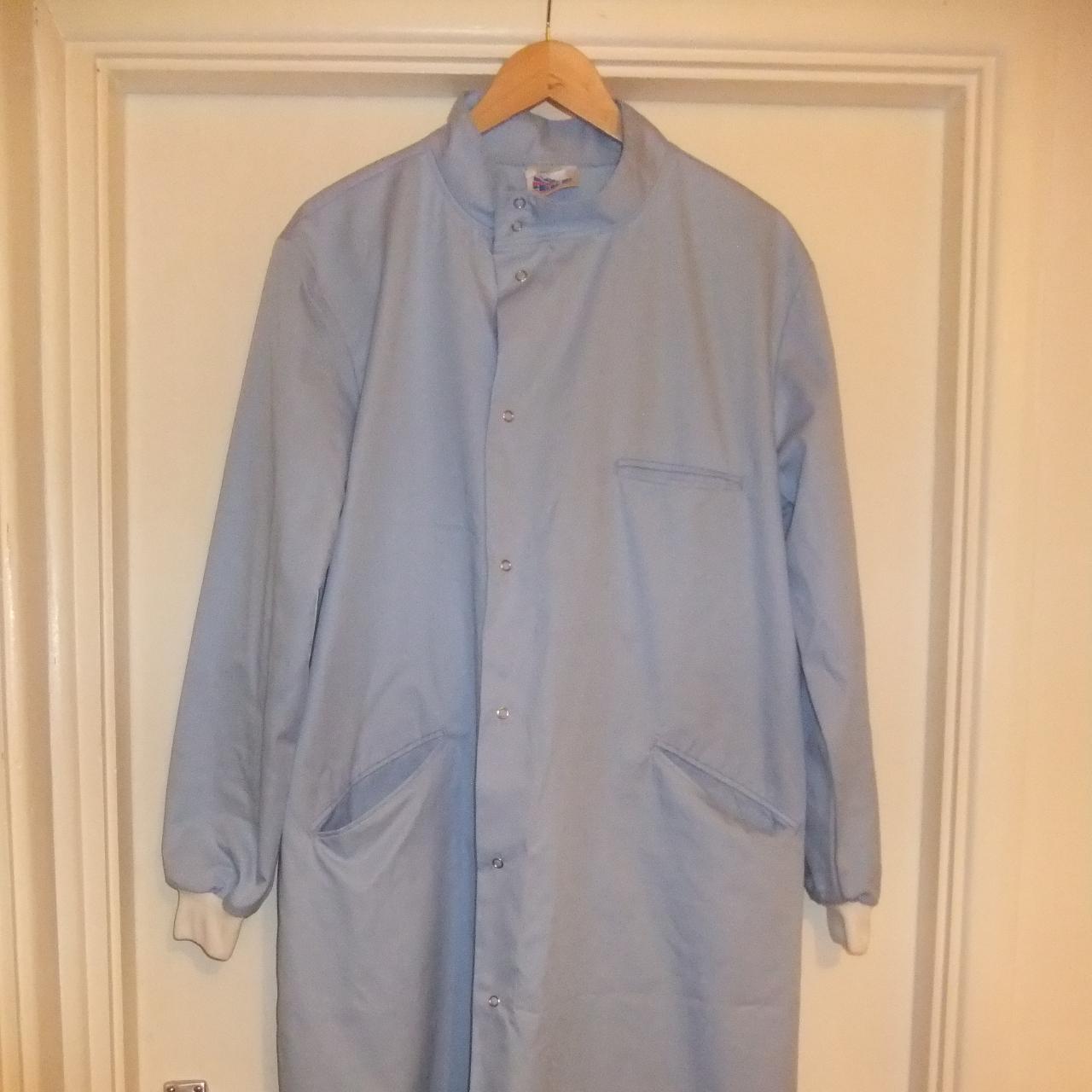 Unisex Howie Lab Coat, preworn 40" chest. The... Depop