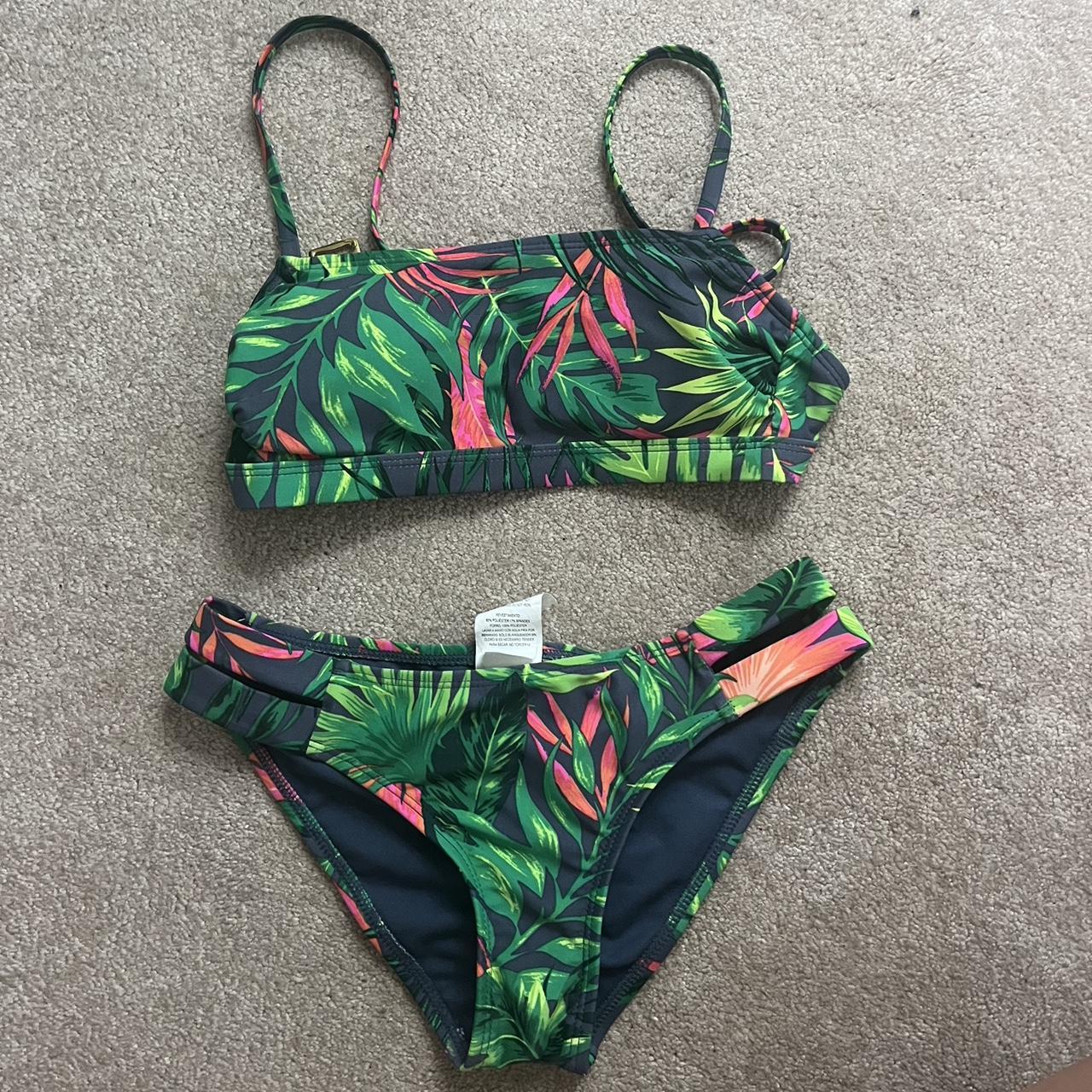 Billabong Women's Bikinis-and-tankini-sets | Depop