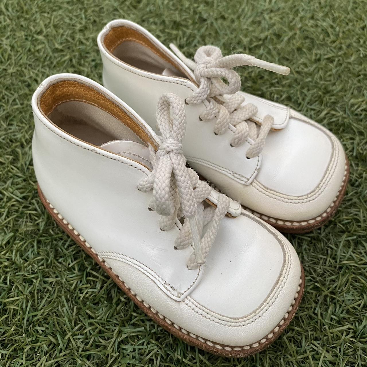 Adorable vintage Buster Brown White Linden