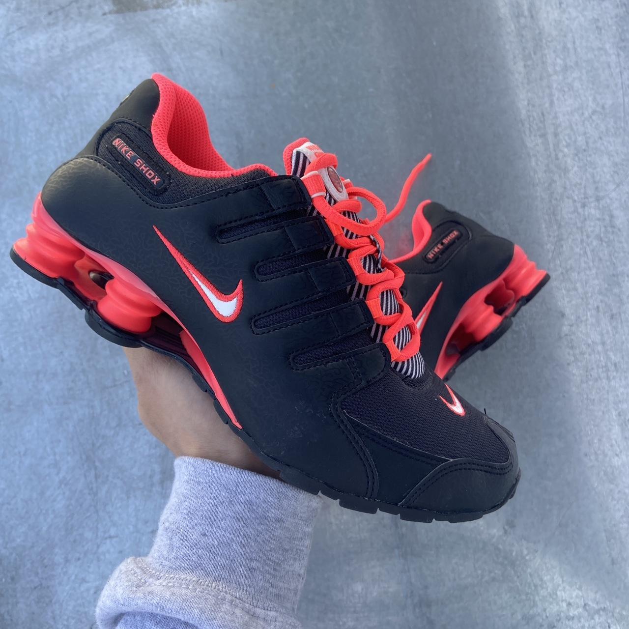 Nike shox nz red best sale and black