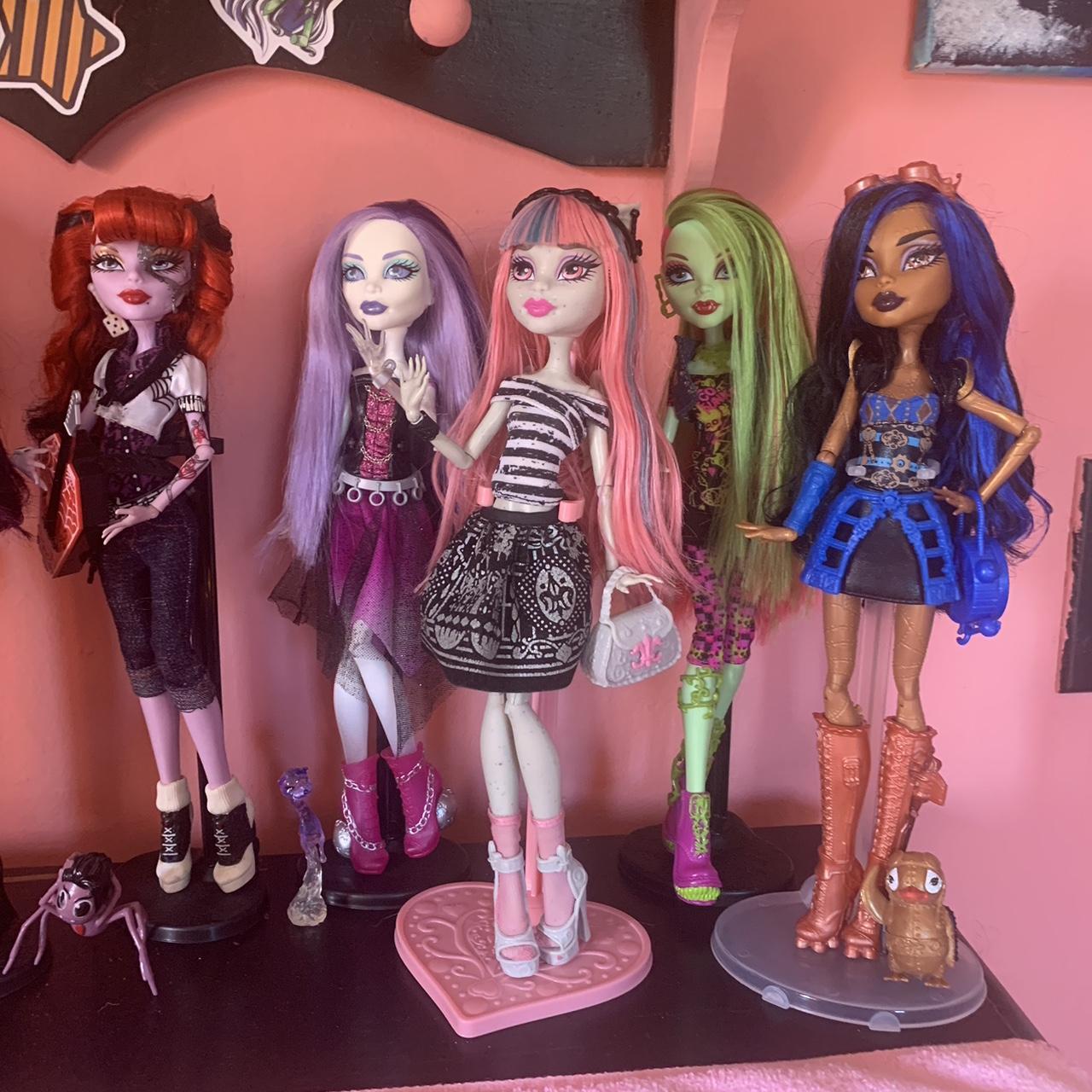 Monster high collection (READ.) DO NOT BUY. This... - Depop