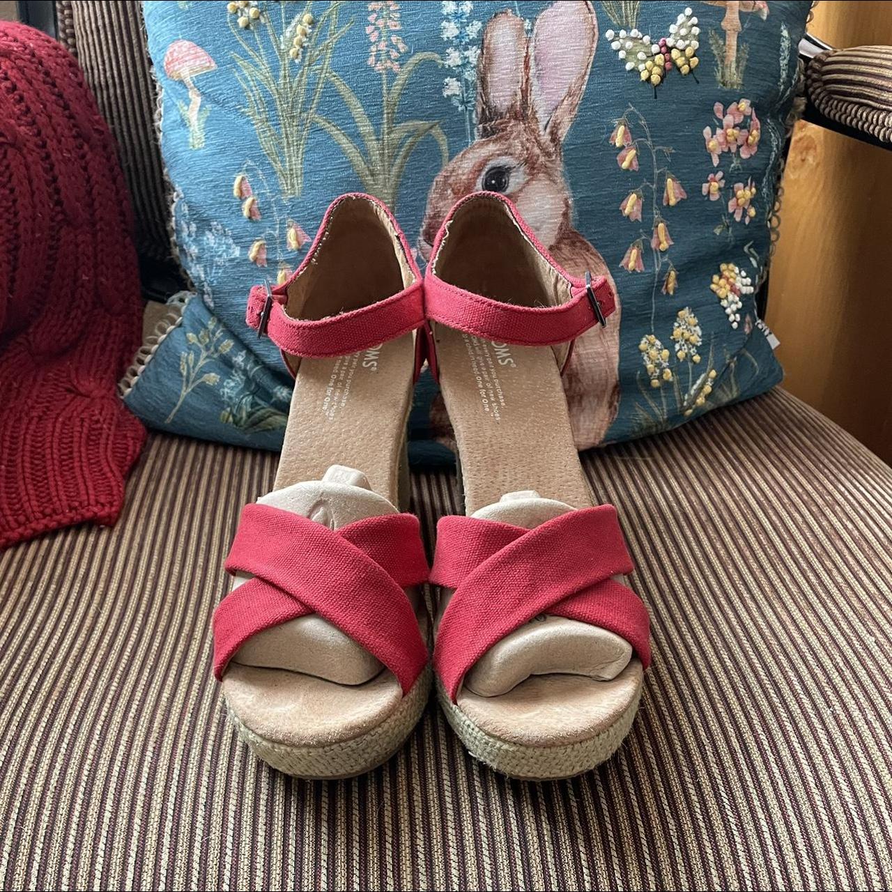 Toms store red sandals