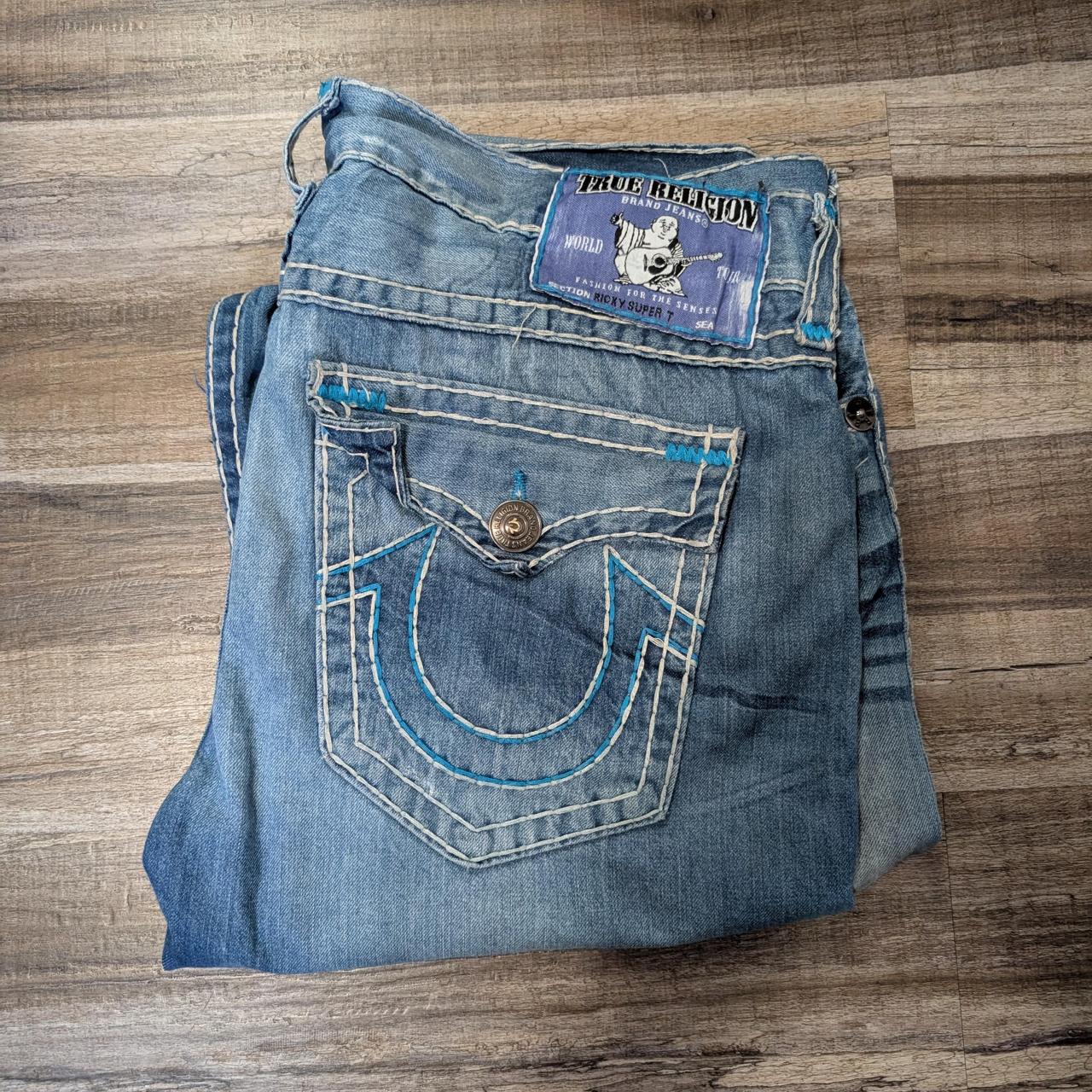 item listed by e3rie_