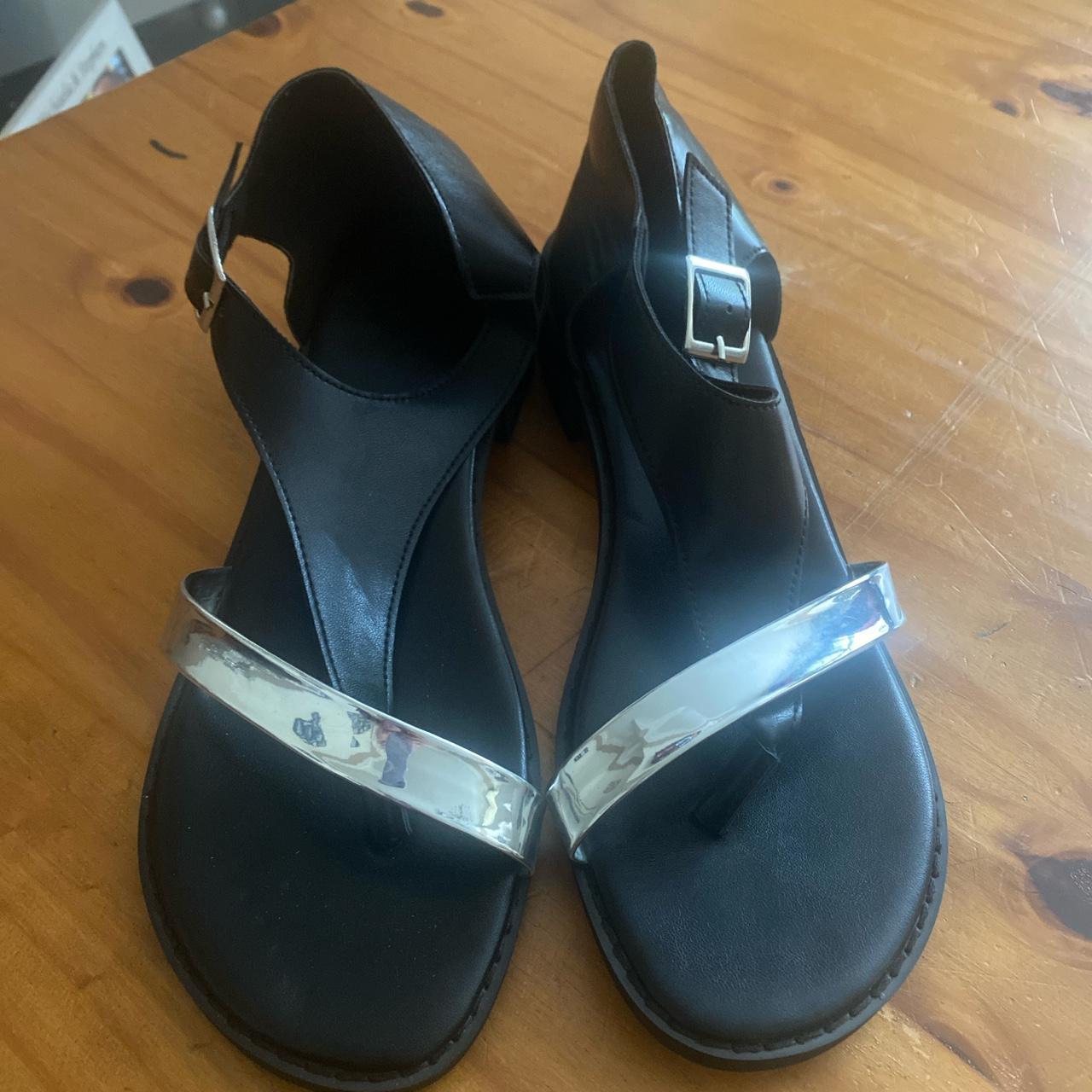 flip flop heels black