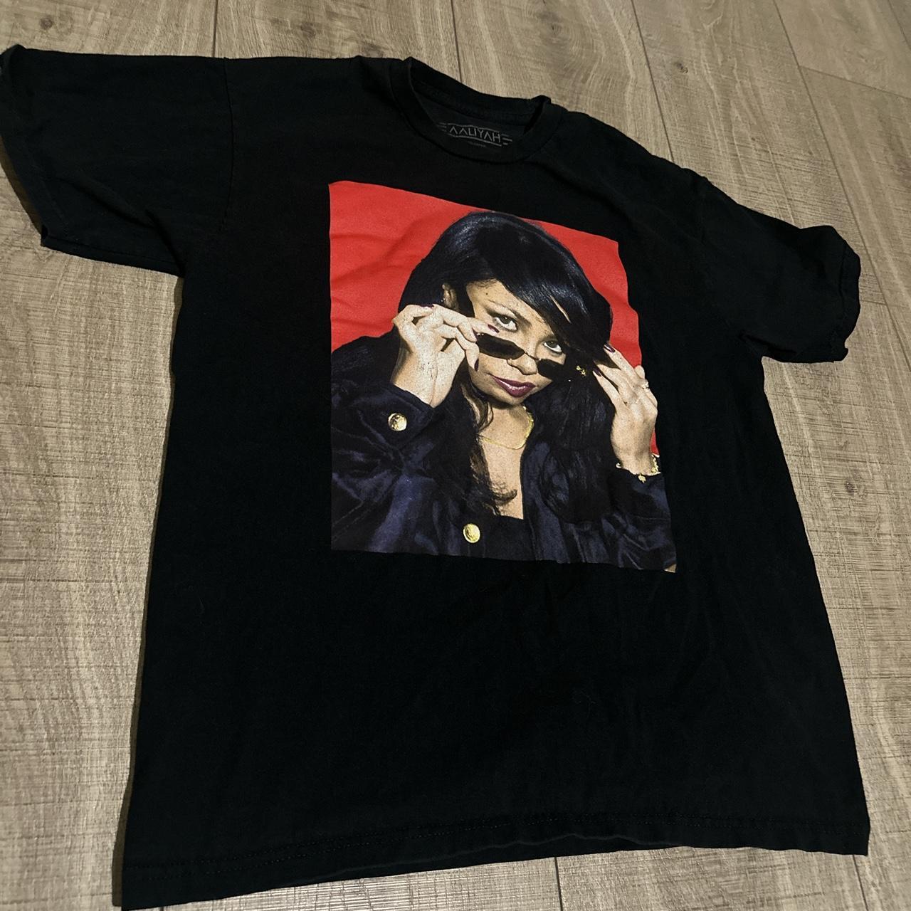 aaliyah graphic tee size M (true to size) - Depop
