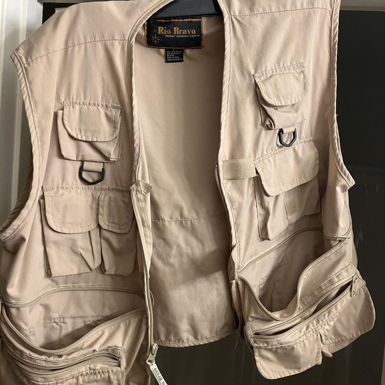 Field and stream fishing vest Size L but has a - Depop
