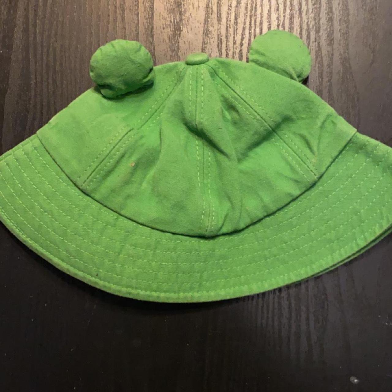 Hot topic 2025 frog bucket hat