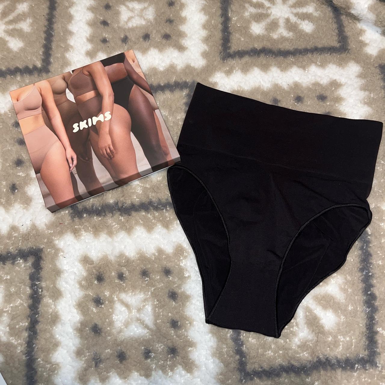 Skims Women's Black Shapewear Depop