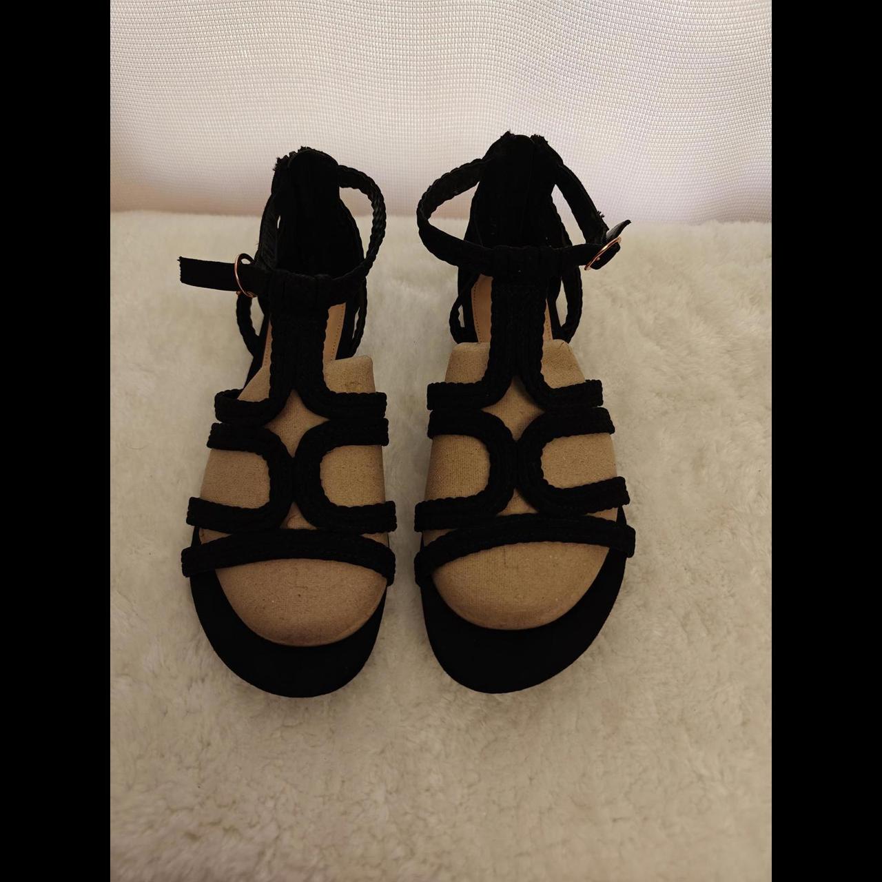 NWOT Lauren Conrad Sandals black with buckles. Size. Depop