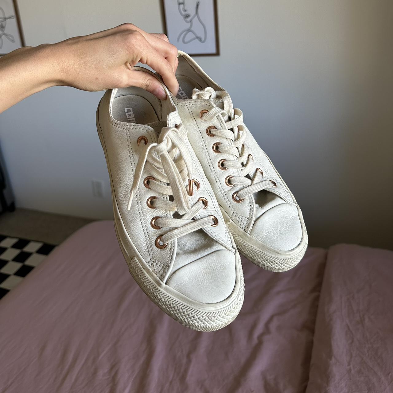 Cream and on sale gold converse