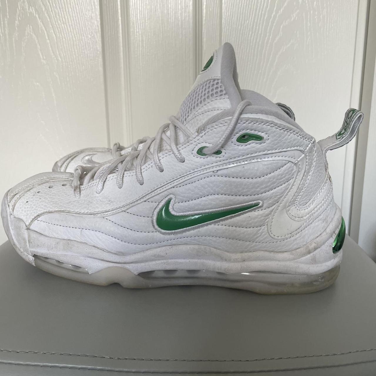 Nike Men's White and Green Trainers | Depop