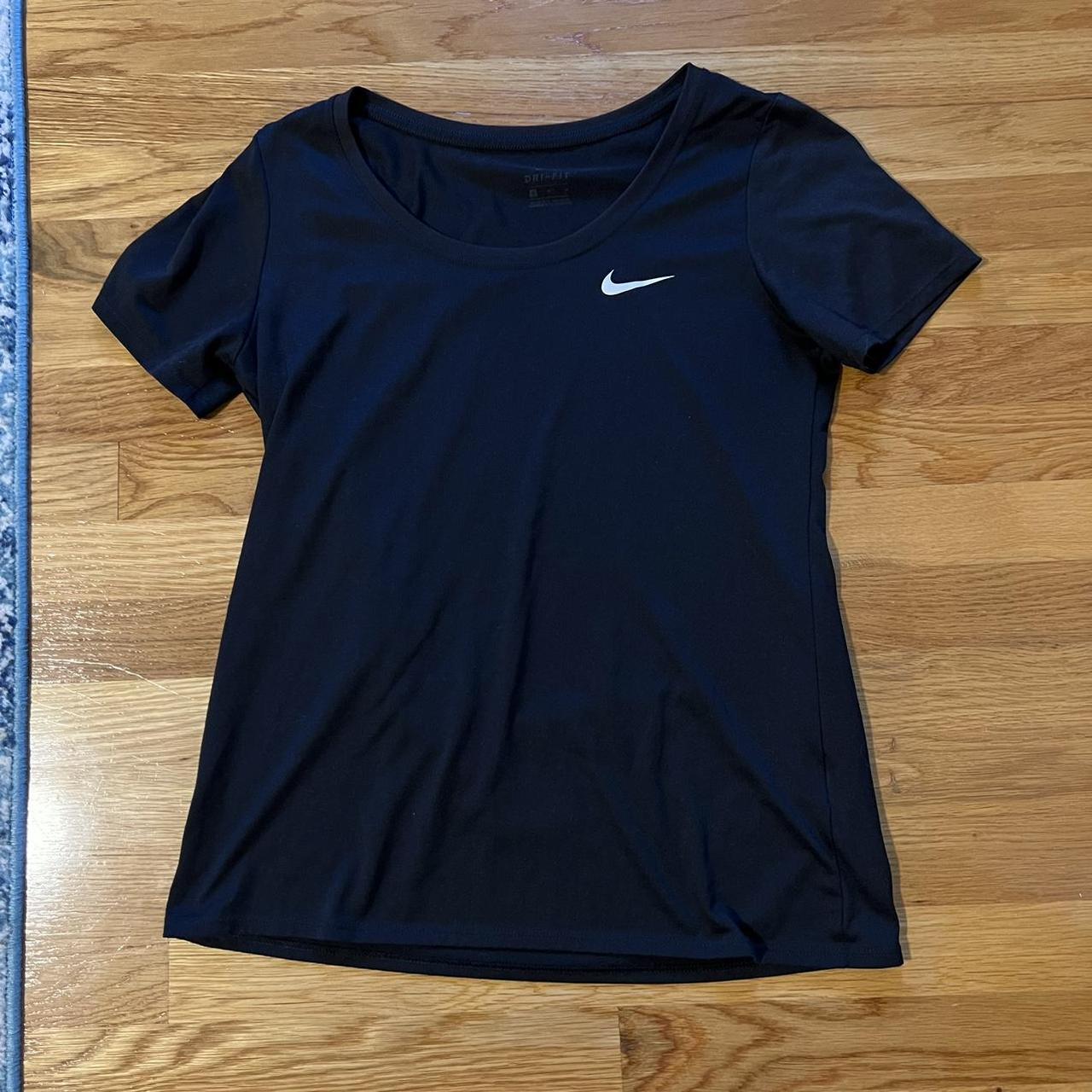 Nike Women's Black T-shirt | Depop