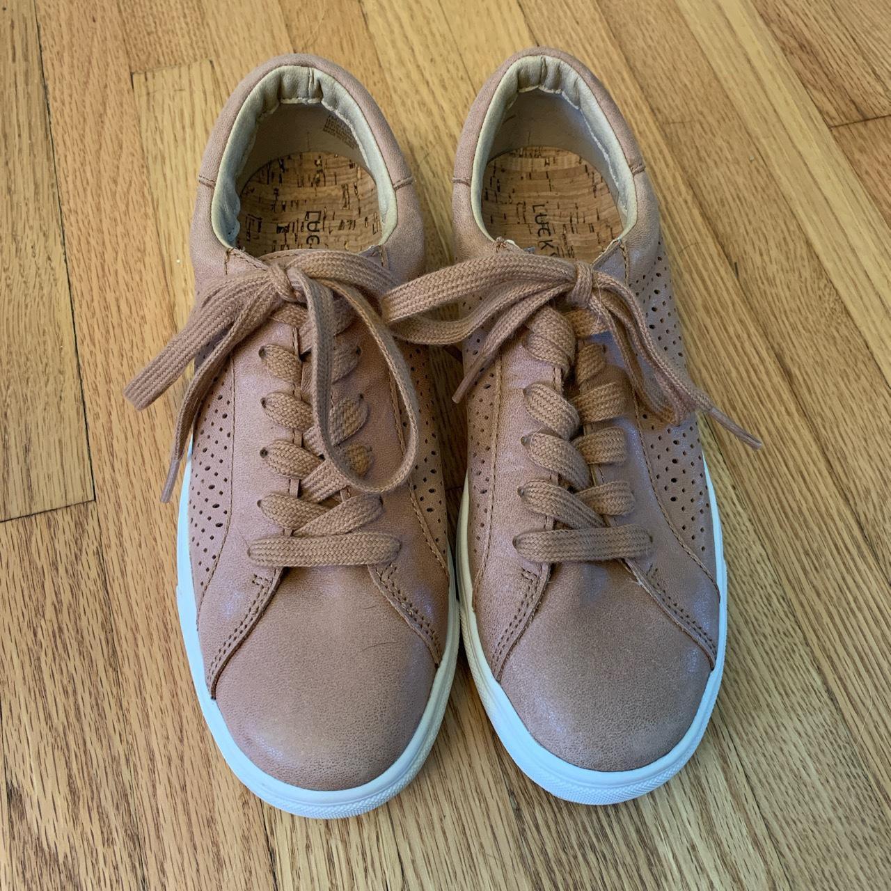 Lucky brand 2024 tennis shoes