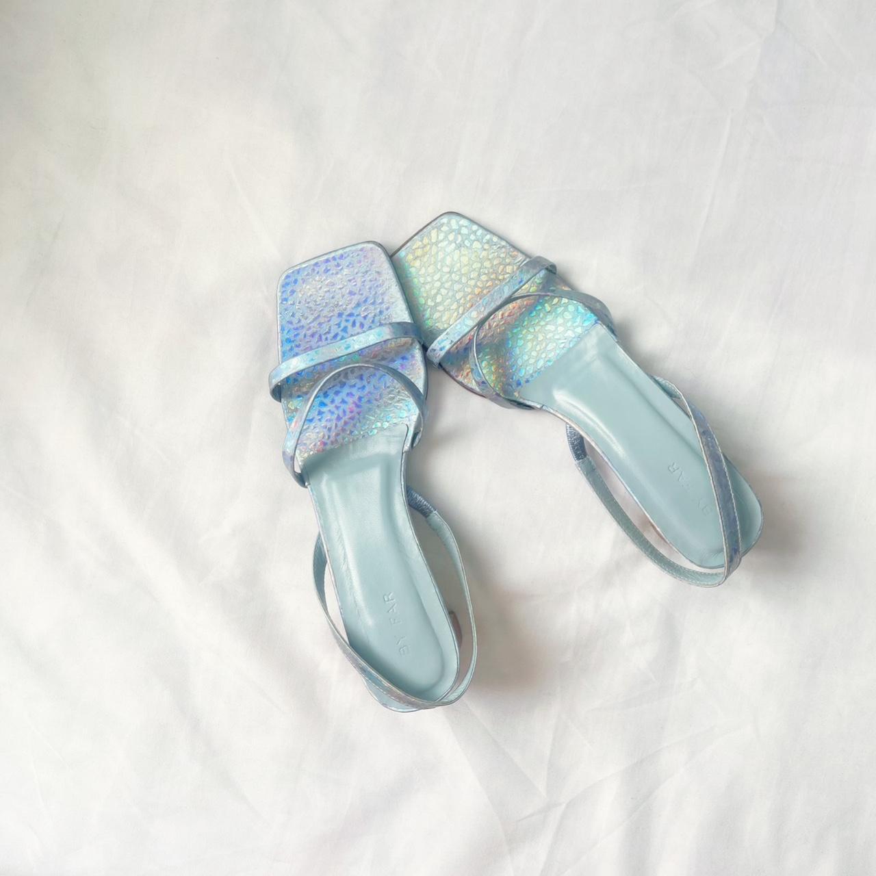 item listed by chloegiiang
