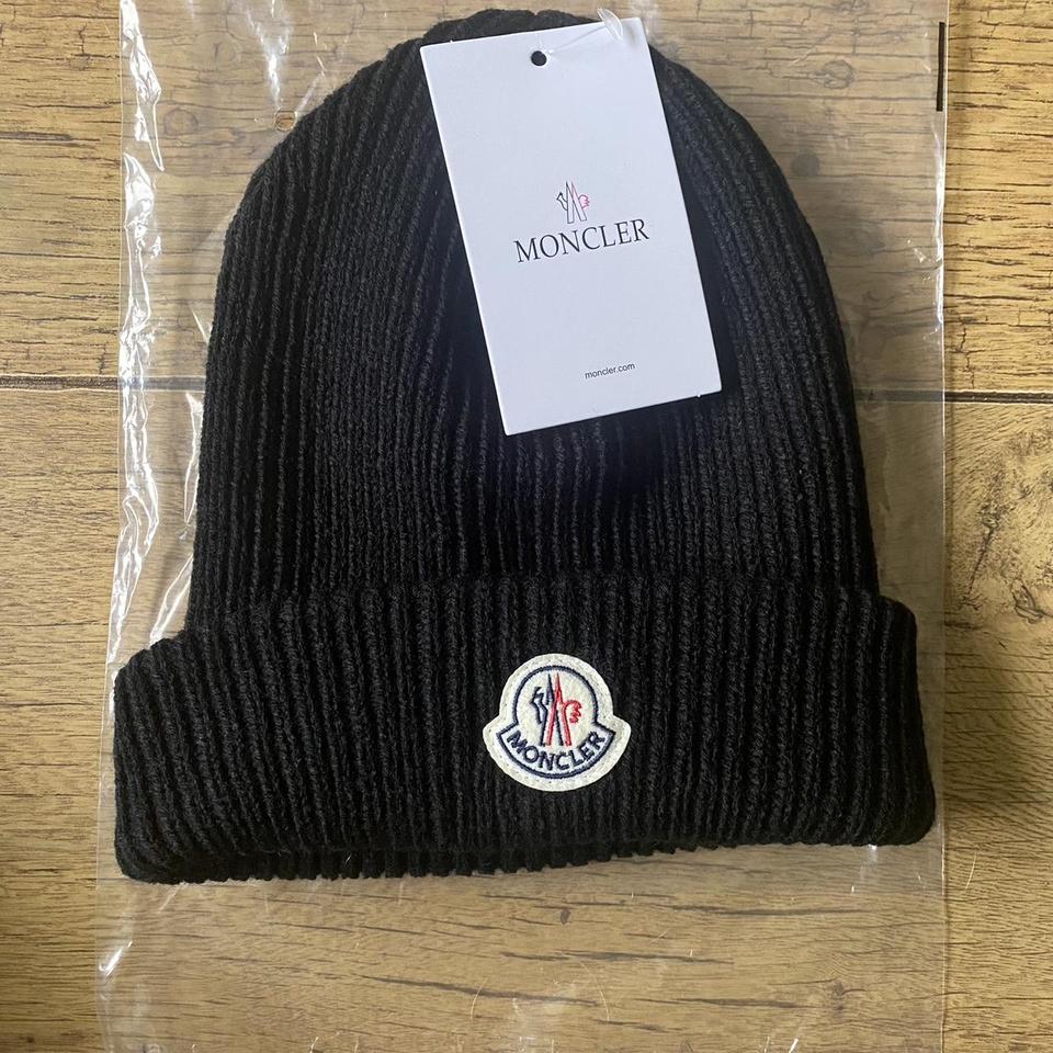 Moncler store hat fake