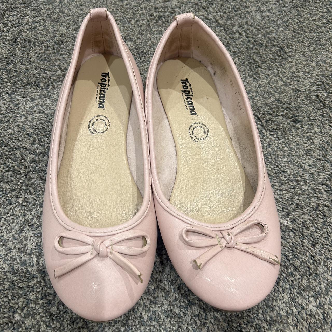 Pink flats they have been worn but they stick look... - Depop