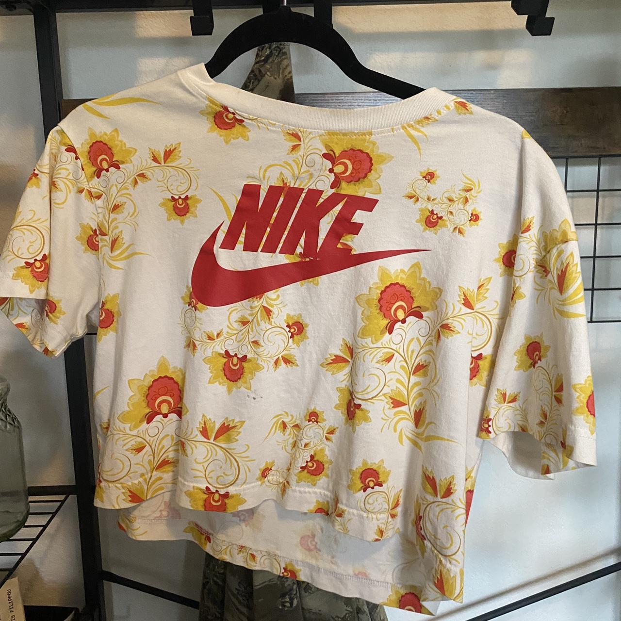 nike ladies crop top