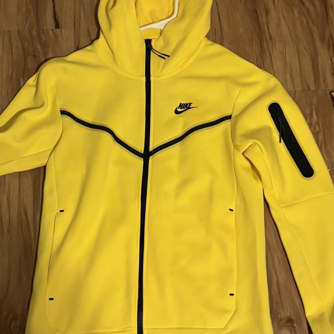 yellow nike tech