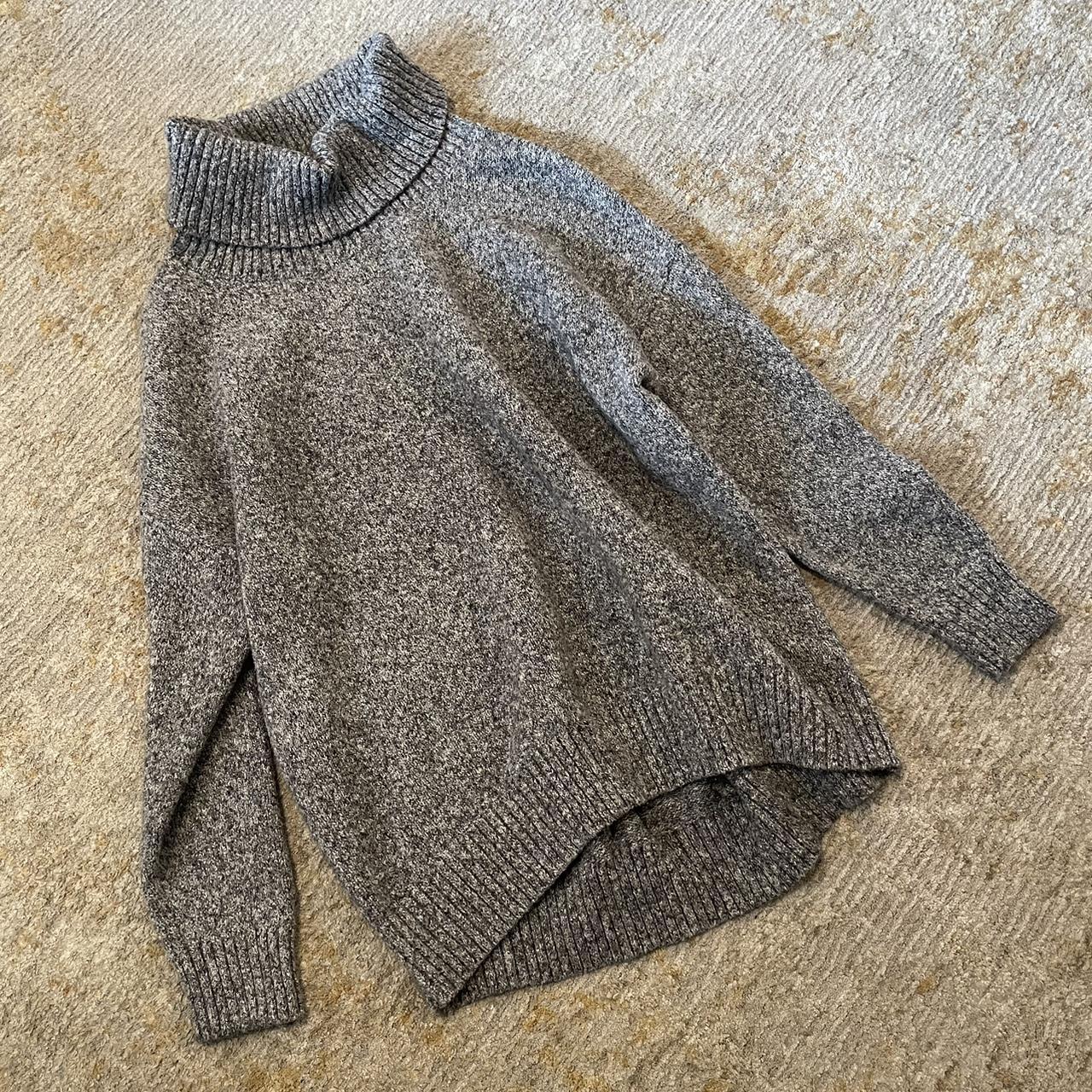 Old Navy Turtleneck Sweater, Size L - Depop