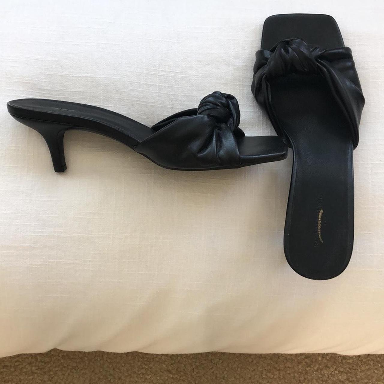 Banana Republic Women's Black Sandals | Depop