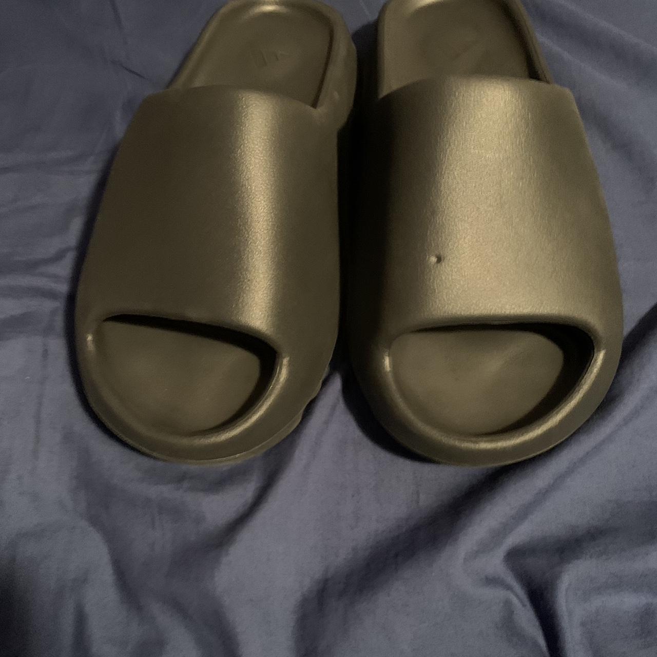 Onxy Yeezy Slides (with box) only can take 120 - Depop