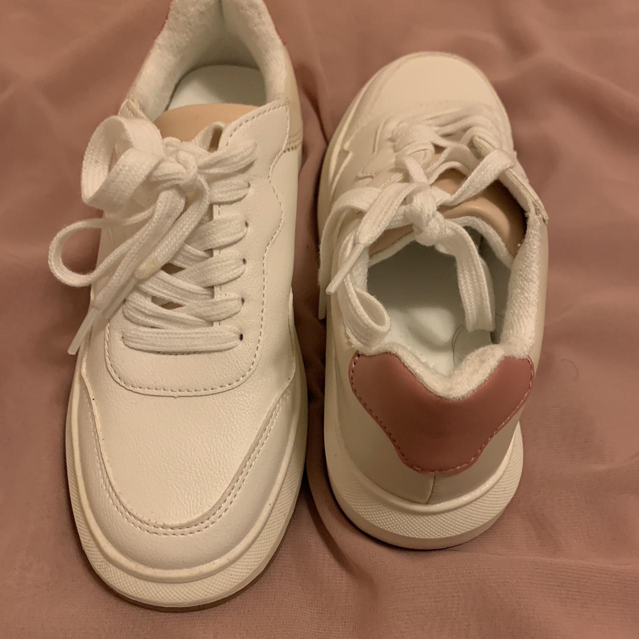 Universal Thread Women's White and Pink Trainers (4)