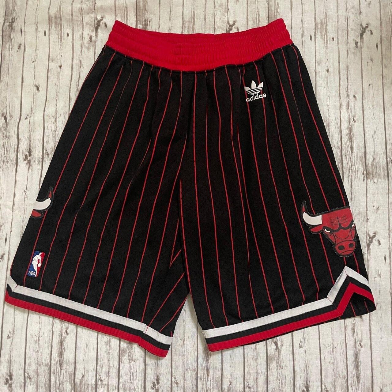 Adidas chicago bulls shorts hotsell