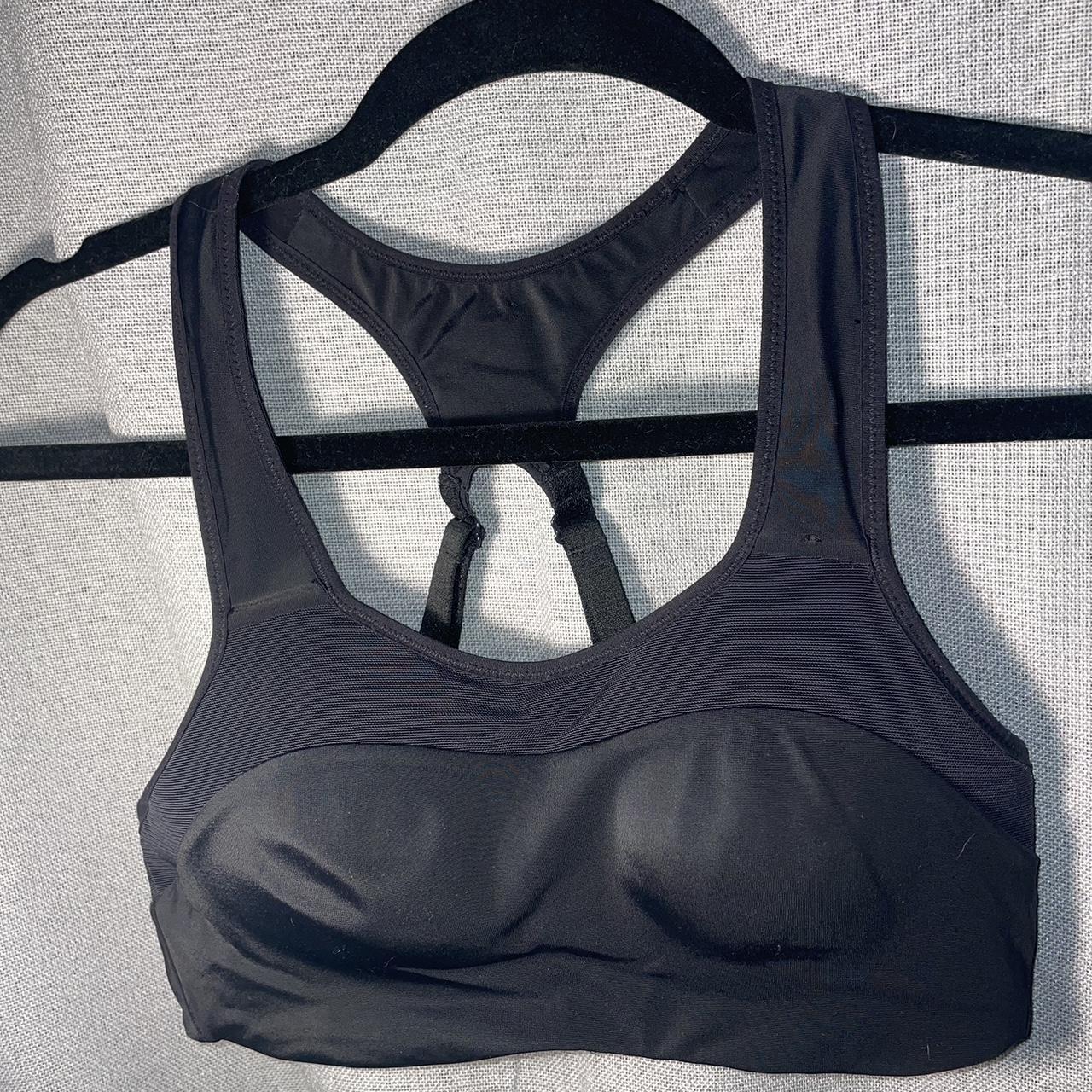 Nike Women's Black Bra | Depop