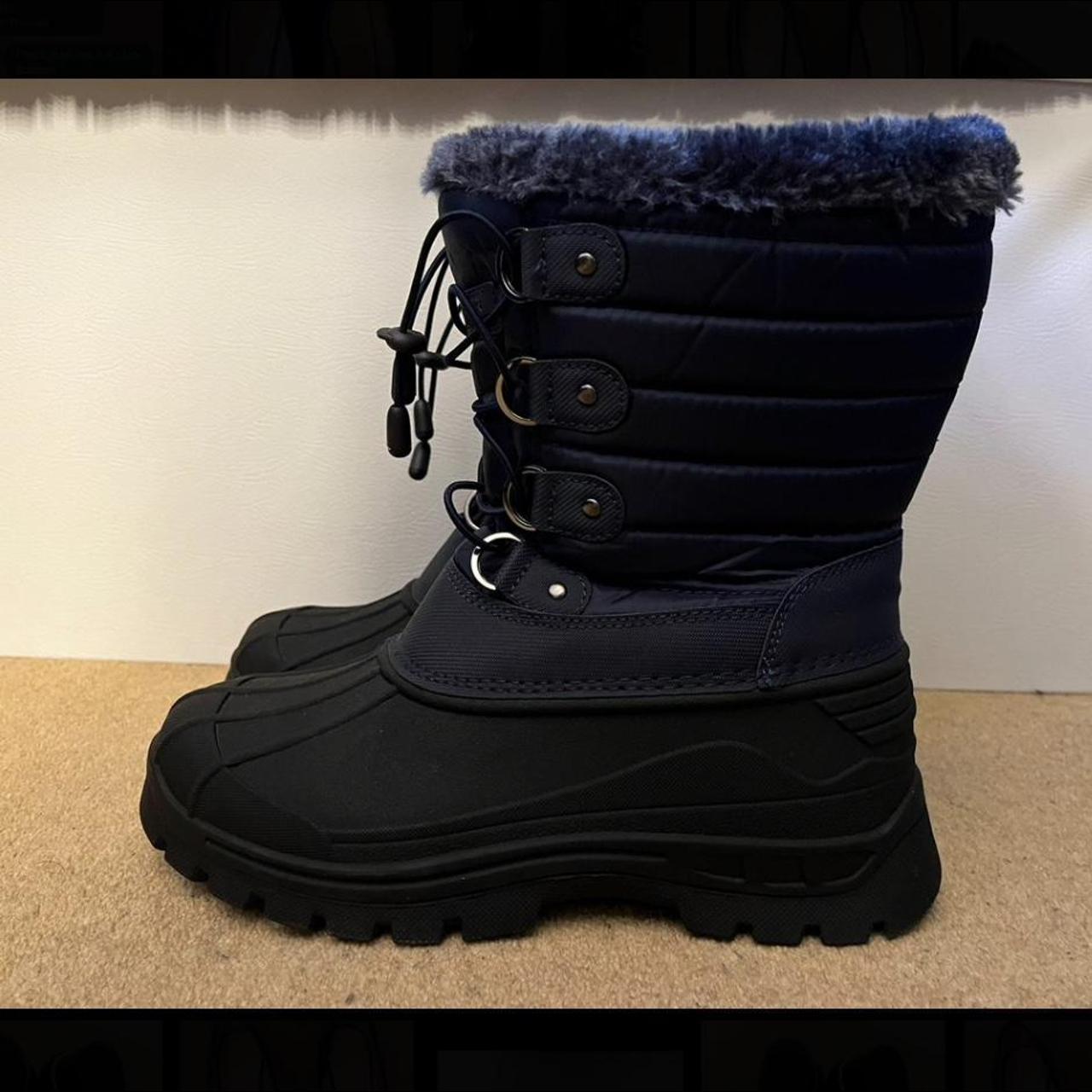 Mountain Warehouse Women's Navy and Black Boots | Depop