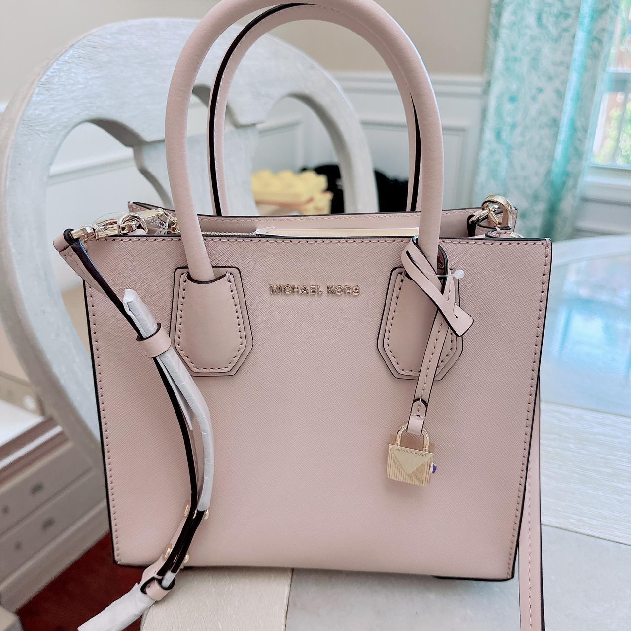 Michael Kors Soft Pink Pebbled deals Leather Shoulder Bag