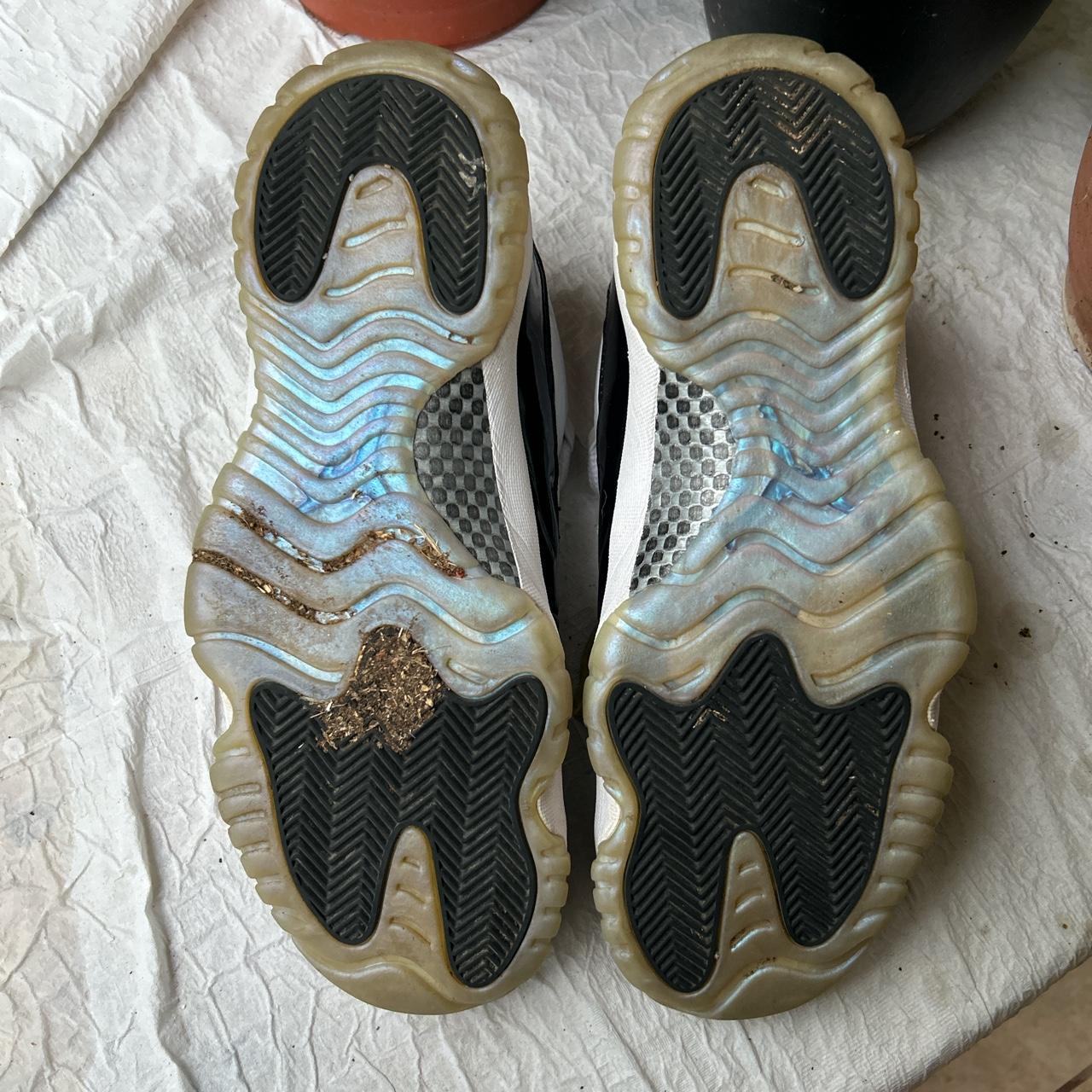 emerald green jordan 11