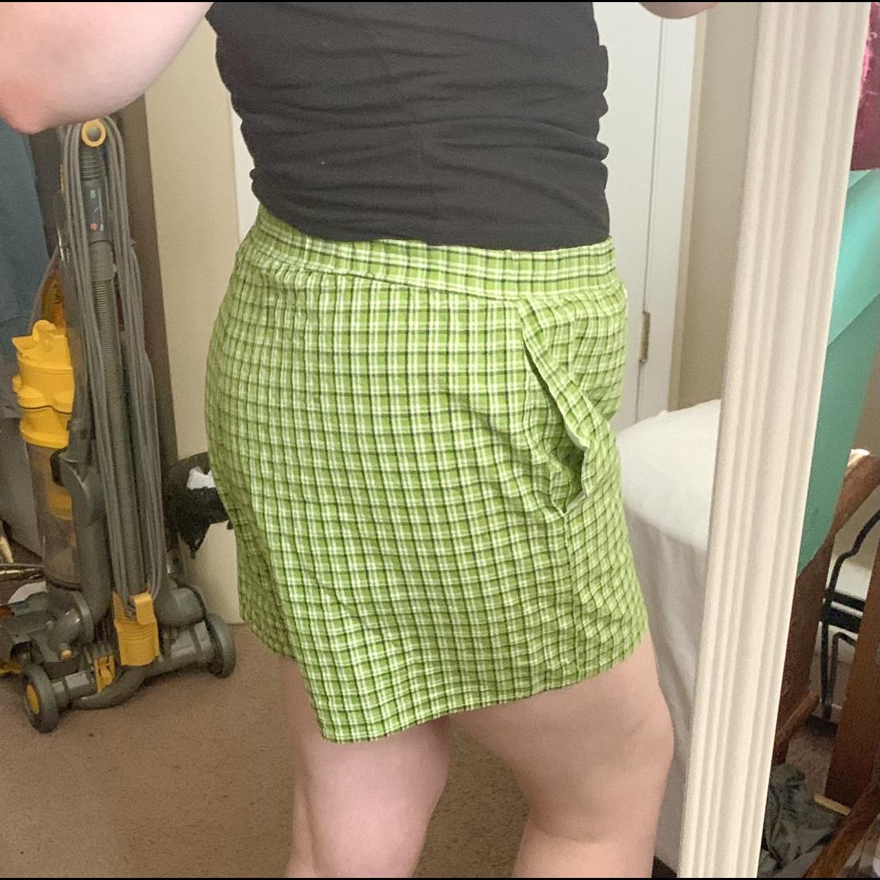 Dizzy Lizzy Women's Green Shorts (2)