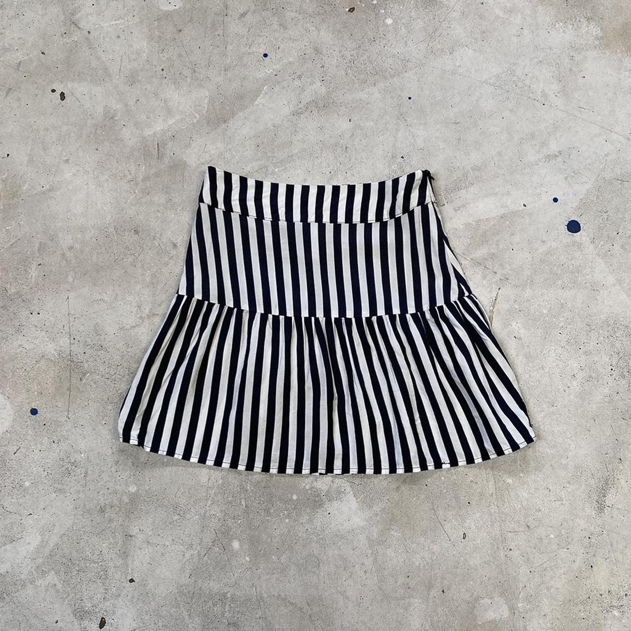 Black and white striped flare skirt hotsell